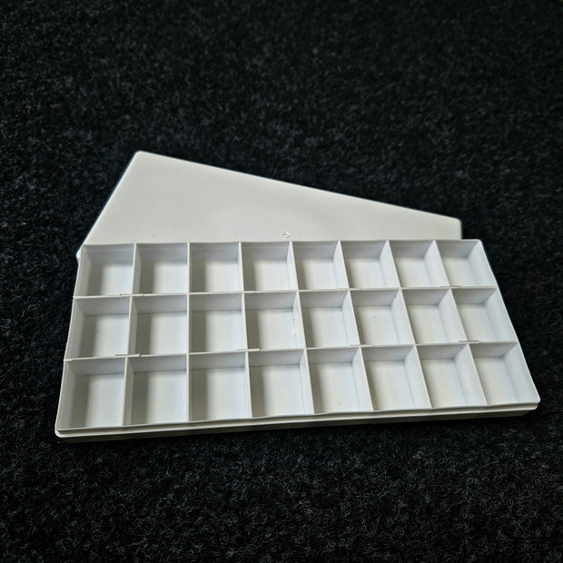 24 Hole Palette with Lid